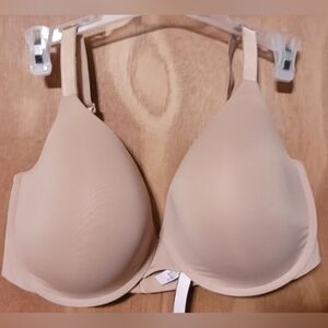 Victoria's Secret t-shirt lightly lined demi